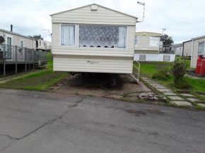 2 bed caravan approx 10 mins from beach suzie 2
